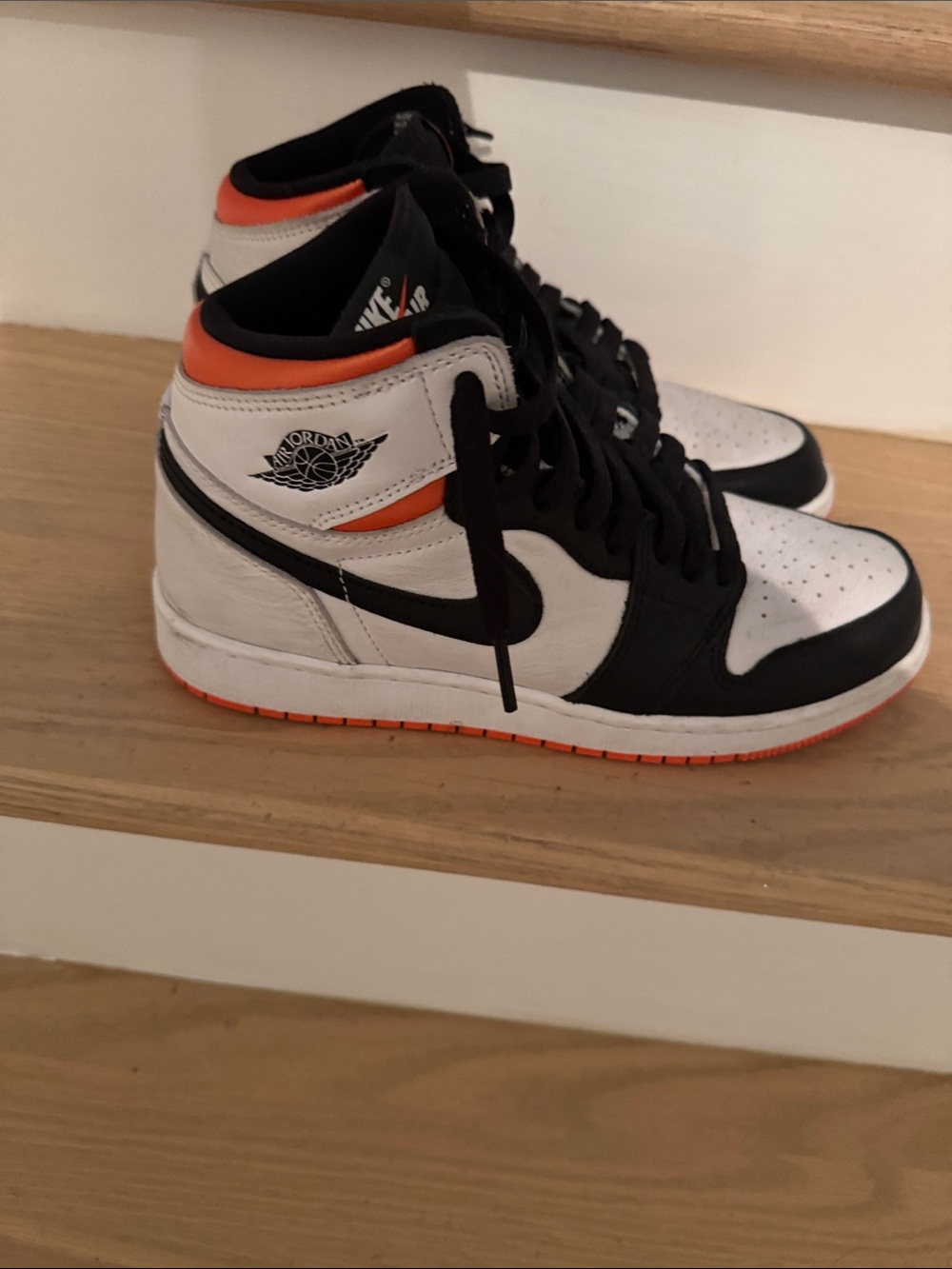 Air Jordan 1 Retro High OG “Electro Orange” (555088-180), Men’s Size 6.5.